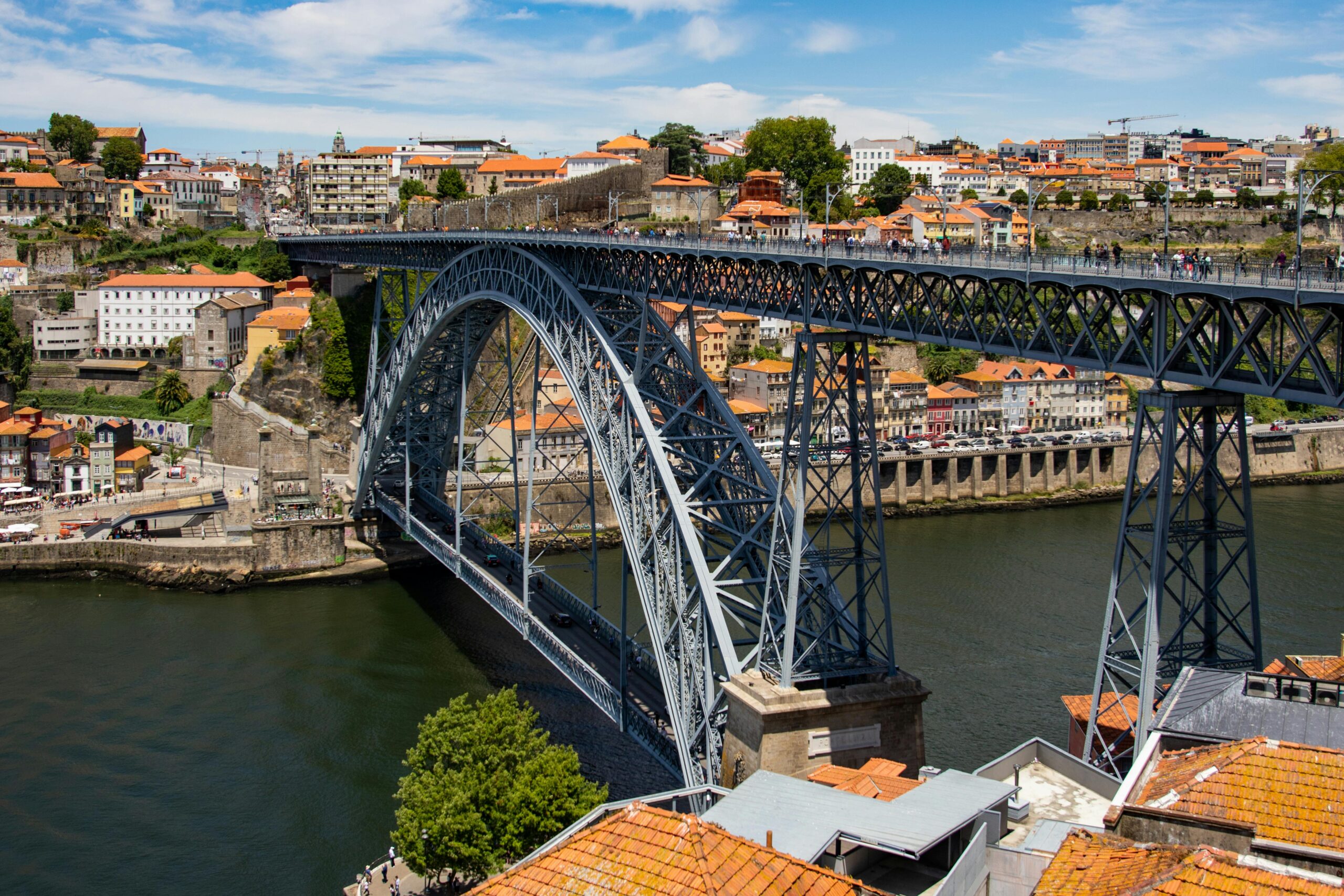 Ribeira do Porto às margens do rio Douro