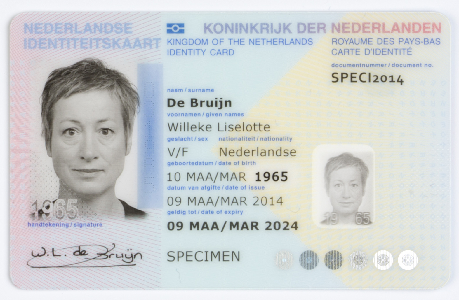 Documento de identificacao em primeiro plano